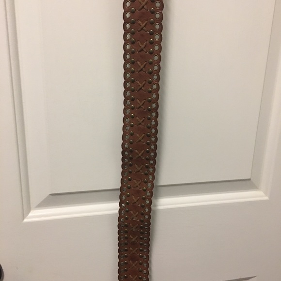 Scalloped Belt - Picture 3 of 3